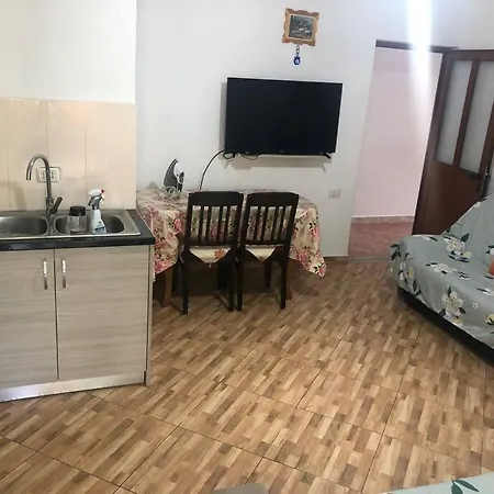 Dom wakacyjny With Picturesque View & Bbq Grill *